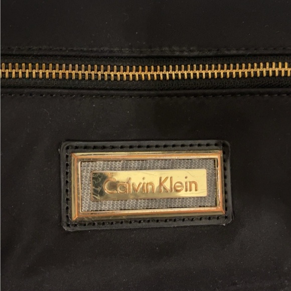 CALVIN KLEIN Handbag Black Nylon Crossbody Calvin Klein Print on Strap AUTHENTIC - Picture 7 of 16